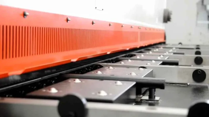 Máy cắt CNC hạng nặng VRZ Series được thiết kế chuyên biệt cho các ứng dụng gia công kim loại dày Máy cắt CNC hạng nặng VRZ Series được thiết kế chuyên biệt cho các ứng dụng gia công kim loại dày