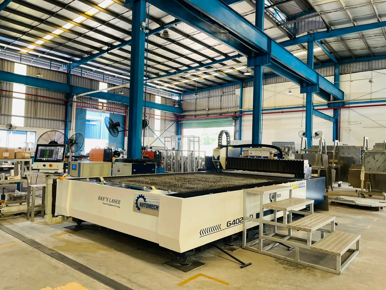 Máy cắt laser bàn đơn Hans O Series thiết kế hiện đại, vận hành ổn định Máy cắt laser bàn đơn Hans O Series thiết kế hiện đại, vận hành ổn định