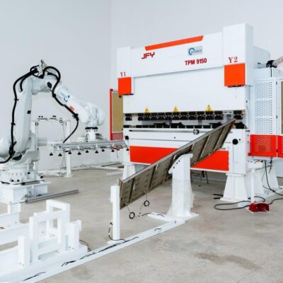 Máy chấn JFY kết hợp robot trong sản xuất thang máy Máy chấn JFY kết hợp robot trong sản xuất thang máy
