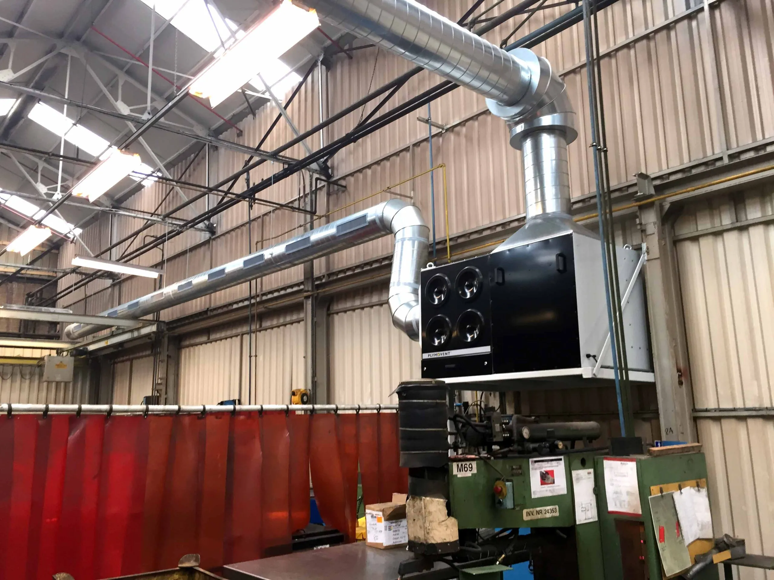 Bộ lọc MDB Compact là hệ thống lọc bụi công nghiệp có thiết kế nhỏ gọn, tích hợp sẵn quạt hút, phù hợp lắp đặt gần nguồn phát sinh bụi và khói Bộ lọc MDB Compact là hệ thống lọc bụi công nghiệp có thiết kế nhỏ gọn, tích hợp sẵn quạt hút, phù hợp lắp đặt gần nguồn phát sinh bụi và khói