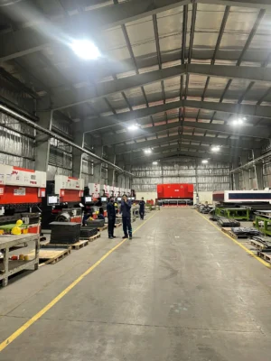 Máy chấn cnc JFY trong dây chuyền sản xuất tử bảng điện Máy chấn cnc JFY trong dây chuyền sản xuất tử bảng điện