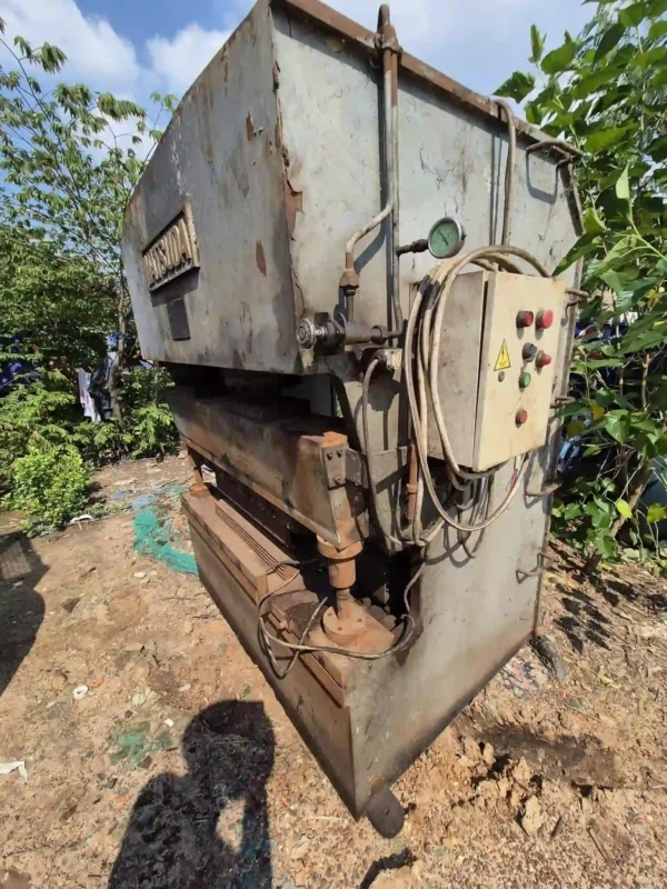 Thanh lý máy chấn tôn thủy lực Thanh lý máy chấn tôn thủy lực
