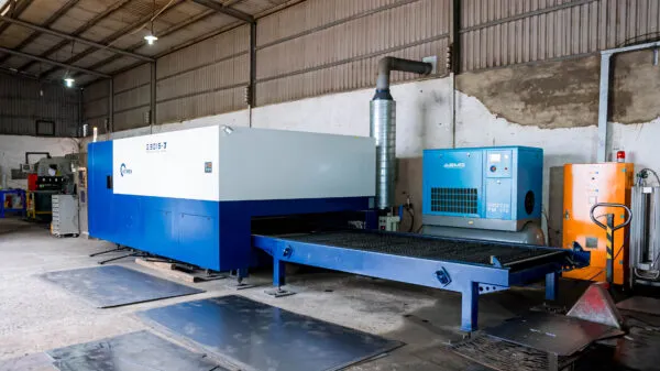 Máy cắt Hans Laser dòng G-J tạo đường cắt sắc nét và kiểm soát sai số tốt 大族激光 G-J 系列激光切割机可实现锐利切口,具备优异的尺寸误差控制能力。