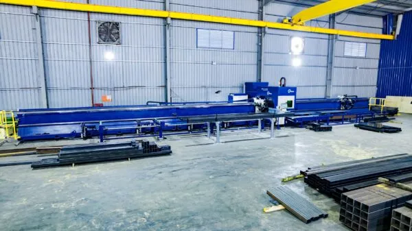 Máy cắt ống Hans Laser model T36 là dòng máy cắt ống hạng nặng, được thiết kế với hệ thống 3 mâm cặp và khả năng xử lý phôi lớn 大族激光 T36 型激光切管机定位重型管材加工机型,采用创新三卡盘结构设计,具备大规格、大重量管材加工能力。