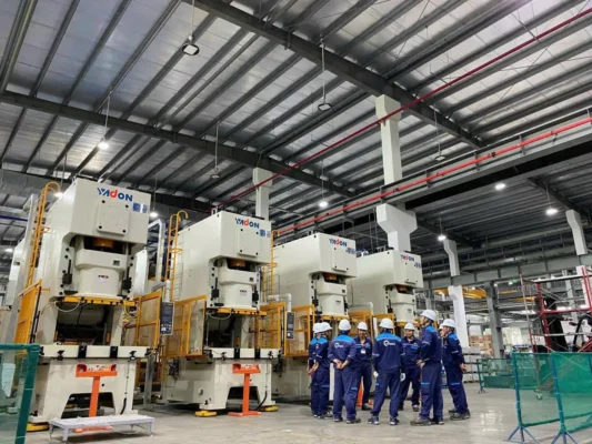 Kỹ thuật của Automech sẵn sàng hỗ trợ khách hàng 24/7