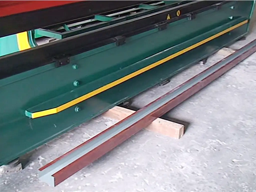 Những lỗi cơ bản mà máy chấn máng xối rất hay gặp Những lỗi cơ bản mà máy chấn máng xối rất hay gặp