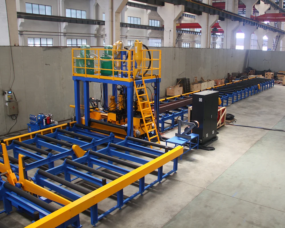 Trạm hàn mặt sau của dây chuyền hàn ngang của Zhouxiang được nối tiếp với các thiết bị trước bằng dàn con lăn băng tải.