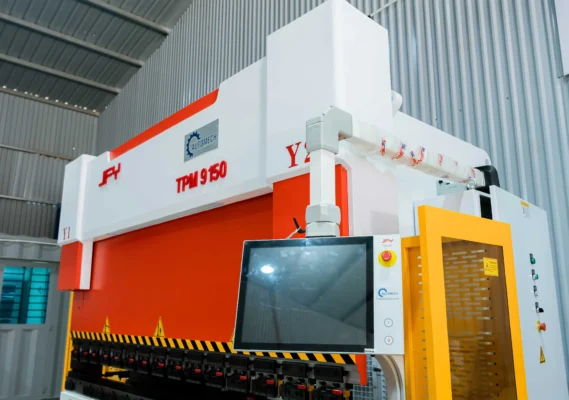 Giao diện điều khiển CNC thông minh, thân thiện với người vận hành, giúp lập trình chấn tự động nhiều bước Giao diện điều khiển CNC thông minh, thân thiện với người vận hành, giúp lập trình chấn tự động nhiều bước