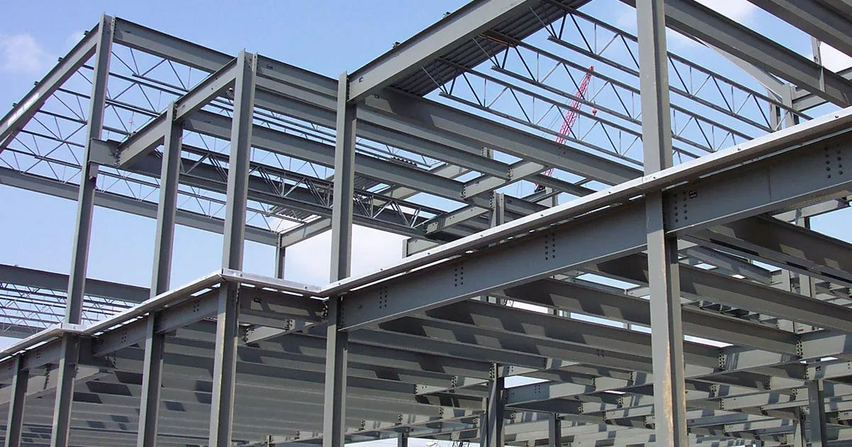 Chấn khung kết cấu nhà thép bằng máy chần tôn thủy lực 500 tấn công suất cao Chấn khung kết cấu nhà thép bằng máy chần tôn thủy lực 500 tấn công suất cao
