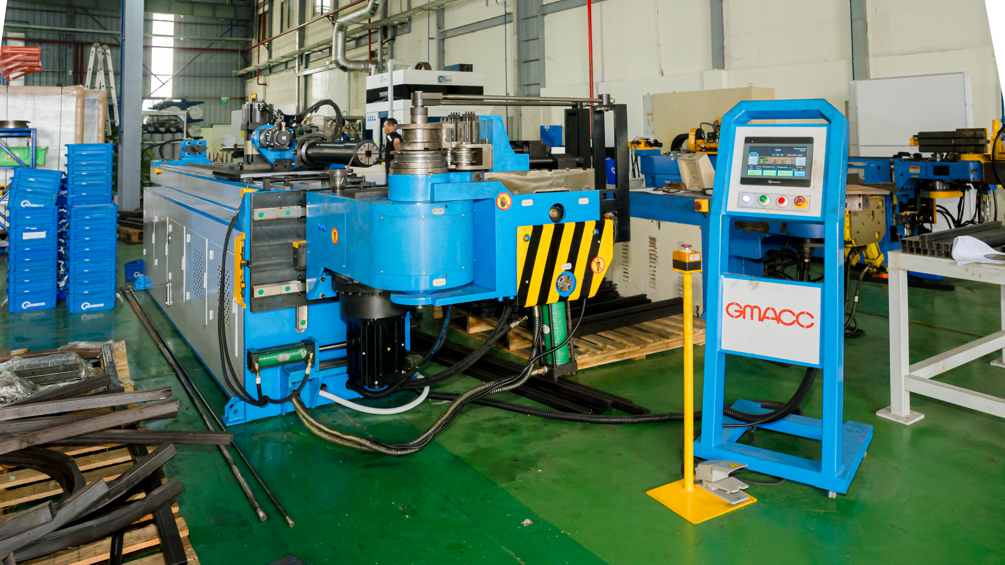 Máy uốn ống CNC - Thiết bị chuyên dụng để uốn các loại ống kim loại (ống thép, ống đồng, ống nhôm...) thành các đường cong và góc uốn chính xác Máy uốn ống CNC - Thiết bị chuyên dụng để uốn các loại ống kim loại (ống thép, ống đồng, ống nhôm...) thành các đường cong và góc uốn chính xác