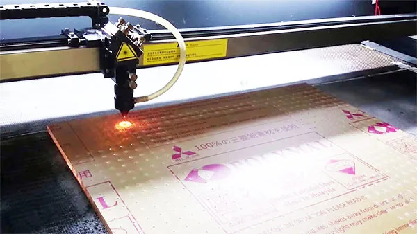 Máy cắt khắc laser 6040 trong ngành quảng cáo Máy cắt khắc laser 6040 trong ngành quảng cáo