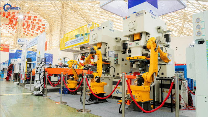 Máy dập Yadon kết hợp với robot cấp phôi tự động tại FBC ASEAN 2025 Máy dập Yadon kết hợp với robot cấp phôi tự động tại FBC ASEAN 2025