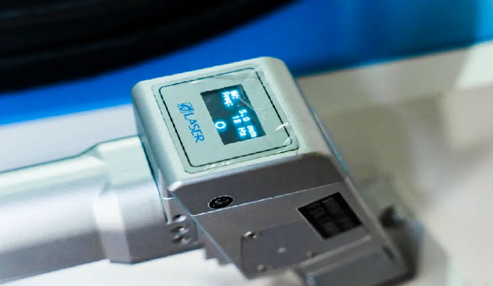 Màn hình điều khiển trên mỏ hàn laser đảm bảo mối hàn chính xác và ổn định Màn hình điều khiển trên mỏ hàn laser đảm bảo mối hàn chính xác và ổn định