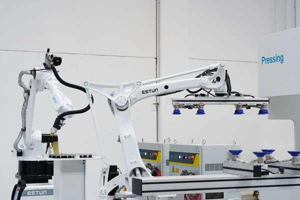 Robot Estun mang đến hiệu quả cao trong sản xuất nhờ giá thành và công nghệ - chất lượng cao Robot Estun mang đến hiệu quả cao trong sản xuất nhờ giá thành và công nghệ - chất lượng cao