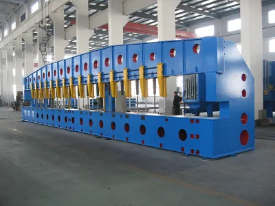 Một máy vát mép khác cũng đang được hoàn thiện