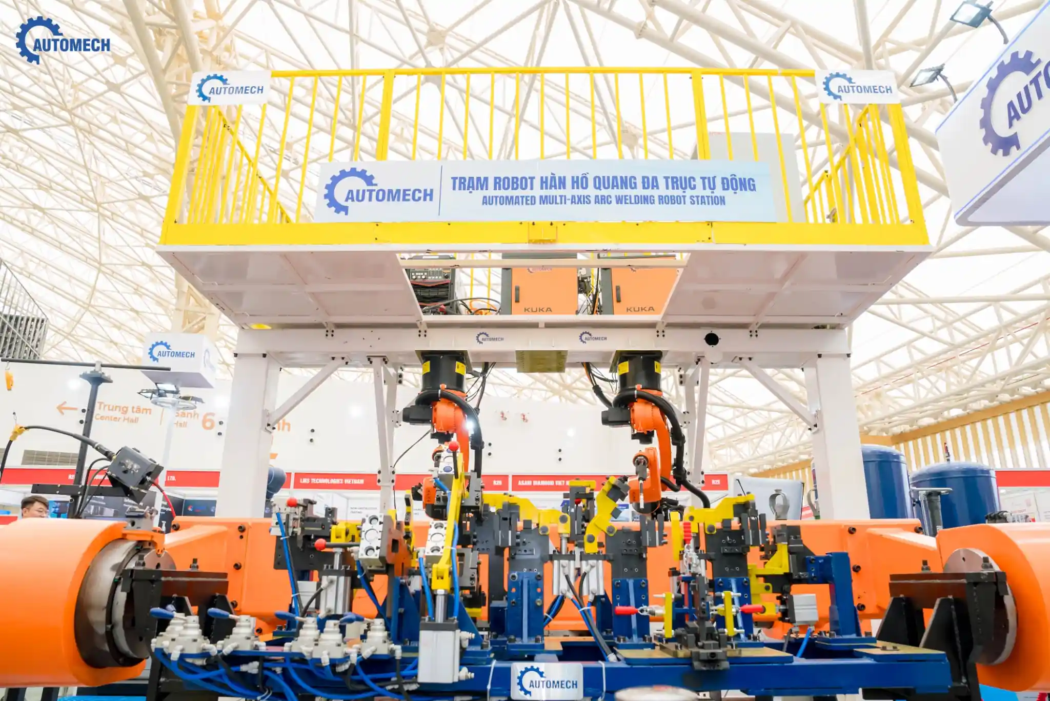 KUKA là một công ty lớn chuyên về robot đến từ Đức (Germany) KUKA là một công ty lớn chuyên về robot đến từ Đức (Germany)