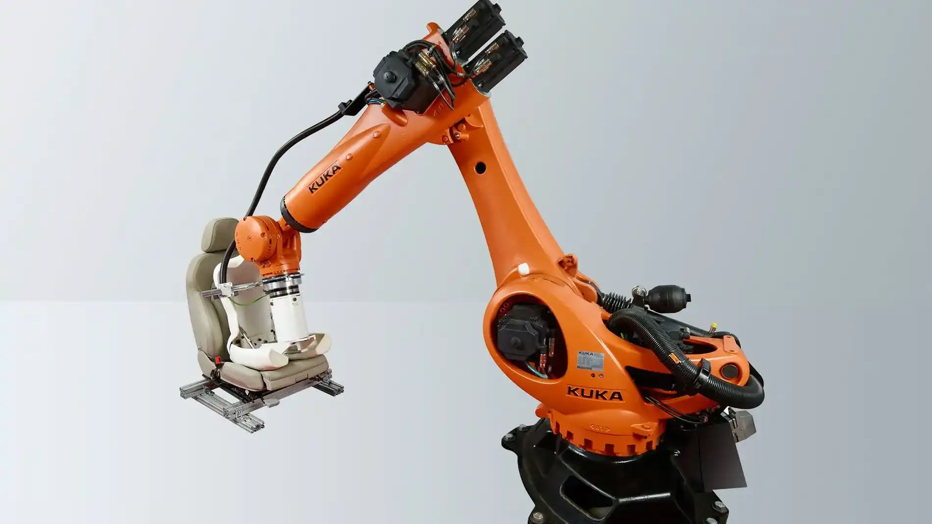 Robot KUKA mang trong mình những công nghệ đặc biệt được hãng trang bị Robot KUKA mang trong mình những công nghệ đặc biệt được hãng trang bị