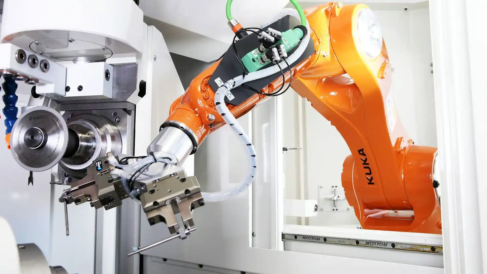 Trong tương lai Robot KUKA có thể ứng dụng đa dạng trong sản xuất và dần thay thế con người Trong tương lai Robot KUKA có thể ứng dụng đa dạng trong sản xuất và dần thay thế con người