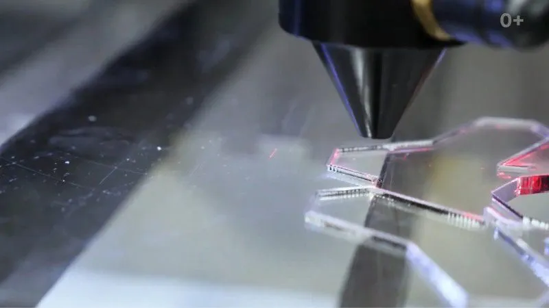 Cắt kính bằng laser có thể cắt các biên dạng phức tạp Cắt kính bằng laser có thể cắt các biên dạng phức tạp