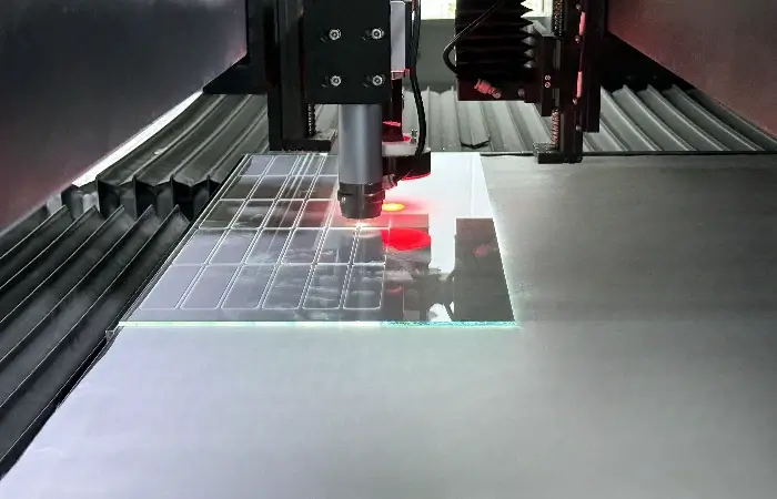 Cắt kinh bằng laser fiber với chi phí đầu tư hợp lý Cắt kinh bằng laser fiber với chi phí đầu tư hợp lý