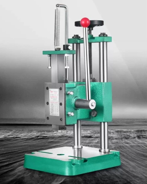 Máy đột dập mini nhỏ gọn, chi phí thấp để đáp ứng nhu cầu gia công linh kiện chính xác Máy đột dập mini nhỏ gọn, chi phí thấp để đáp ứng nhu cầu gia công linh kiện chính xác