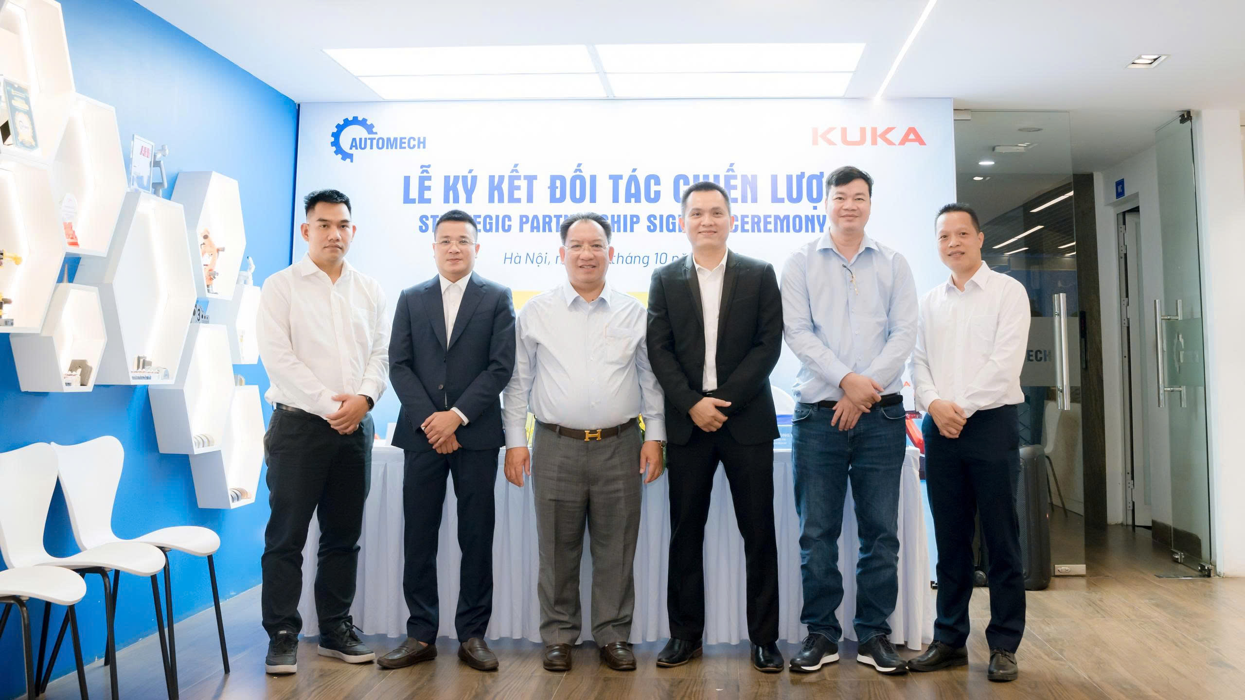 Ký kết robot kuka