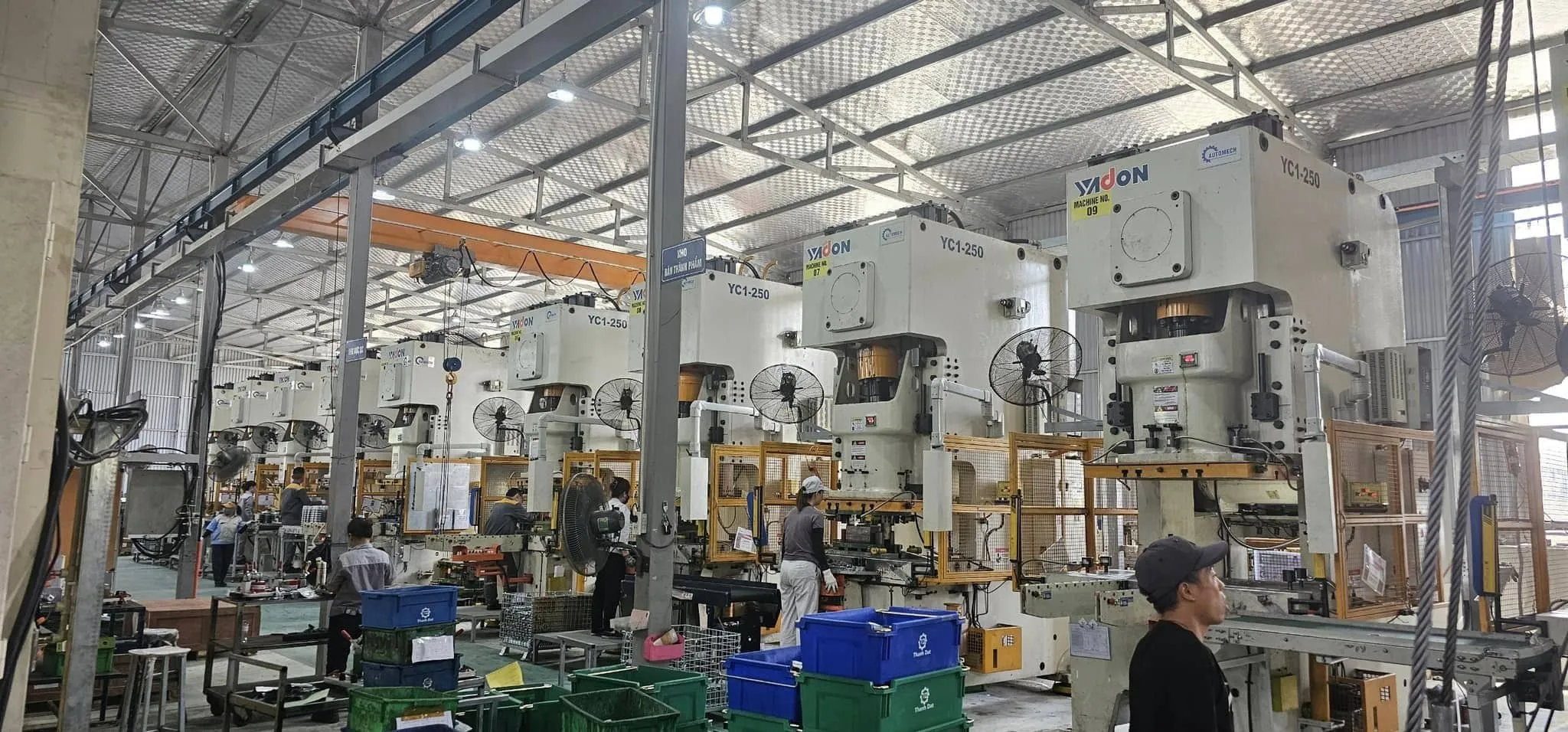 Máy đột – cắt liên hợp cho dây chuyền công nghiệp lớn Máy đột – cắt liên hợp cho dây chuyền công nghiệp lớn