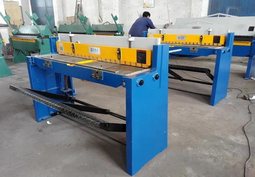 Máy cắt tôn đạp chân, gia công cắt tôn mỏng Máy cắt tôn đạp chân, gia công cắt tôn mỏng