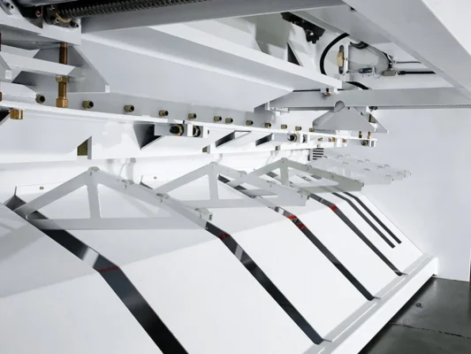 Hệ thống ra phôi của máy cắt thủy lực CNC Hệ thống ra phôi của máy cắt thủy lực CNC