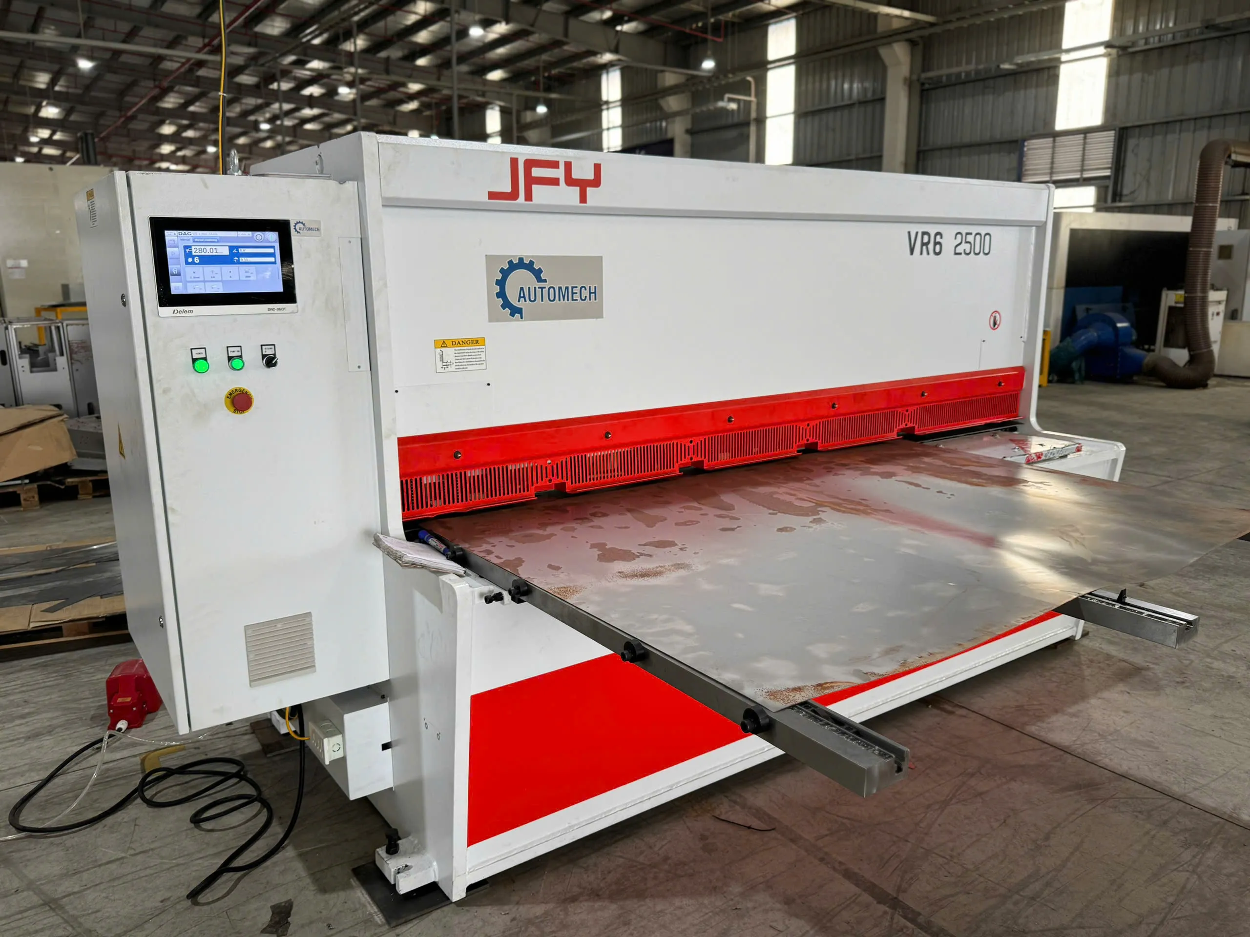 Máy cắt thủy lực CNC JFY, hiệu quả trong sản xuất công nghiệp Máy cắt thủy lực CNC JFY, hiệu quả trong sản xuất công nghiệp