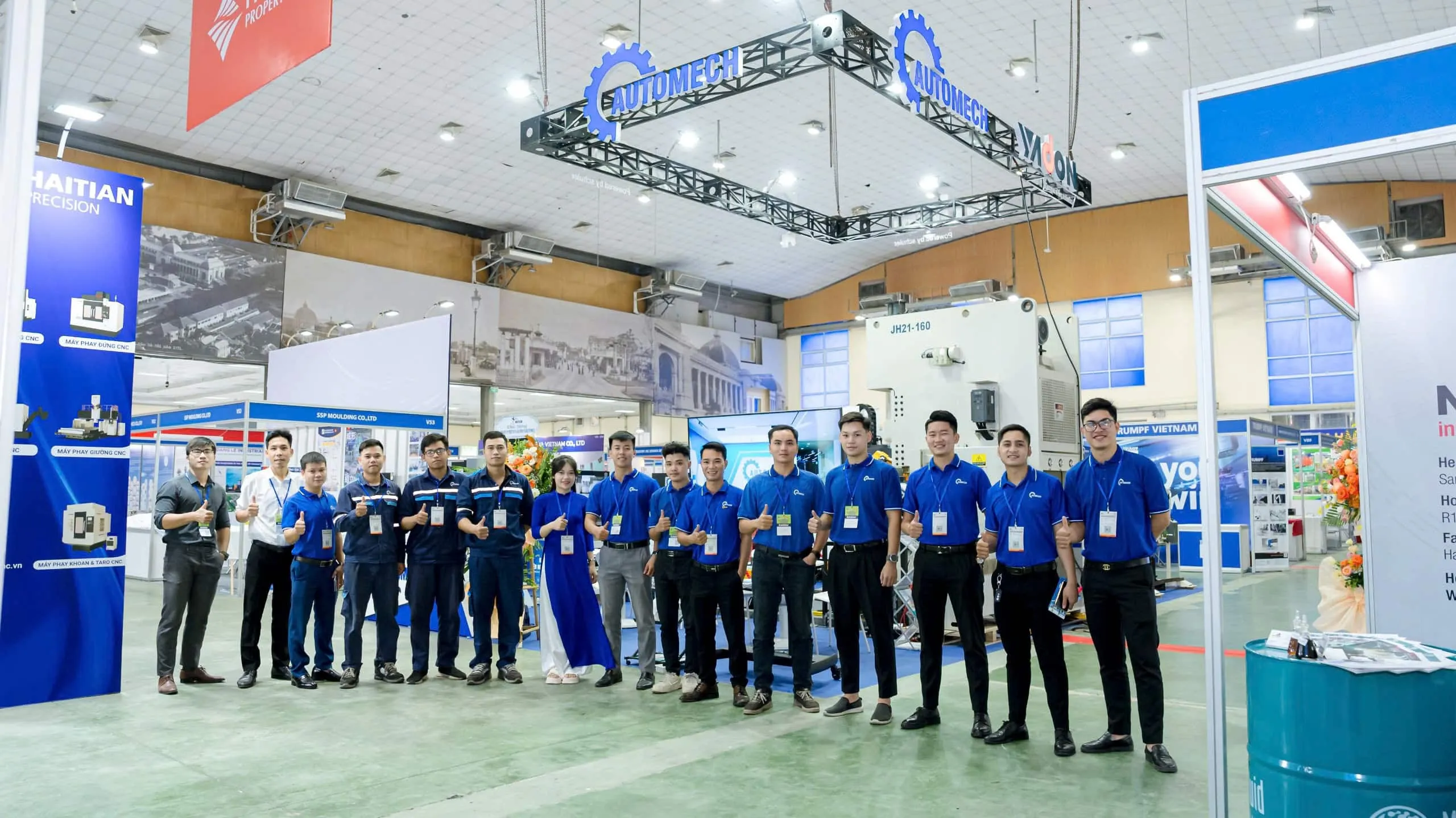Tâp thể kinh doanh Automech tại triển lãm FBC Tâp thể kinh doanh Automech tại triển lãm FBC