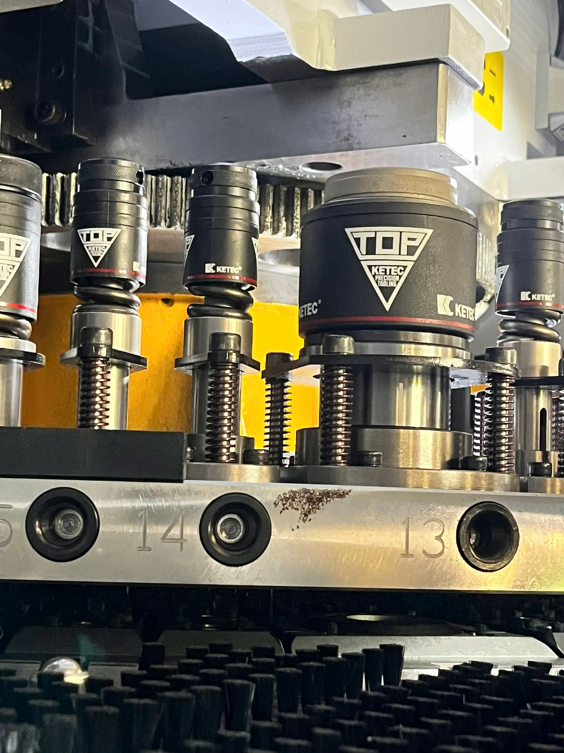 Máy đột CNC JYF MTA-300 dòng thế hệ mới tiết kiệm năng suất của JYF Máy đột CNC JYF MTA-300 dòng thế hệ mới tiết kiệm năng suất của JYF