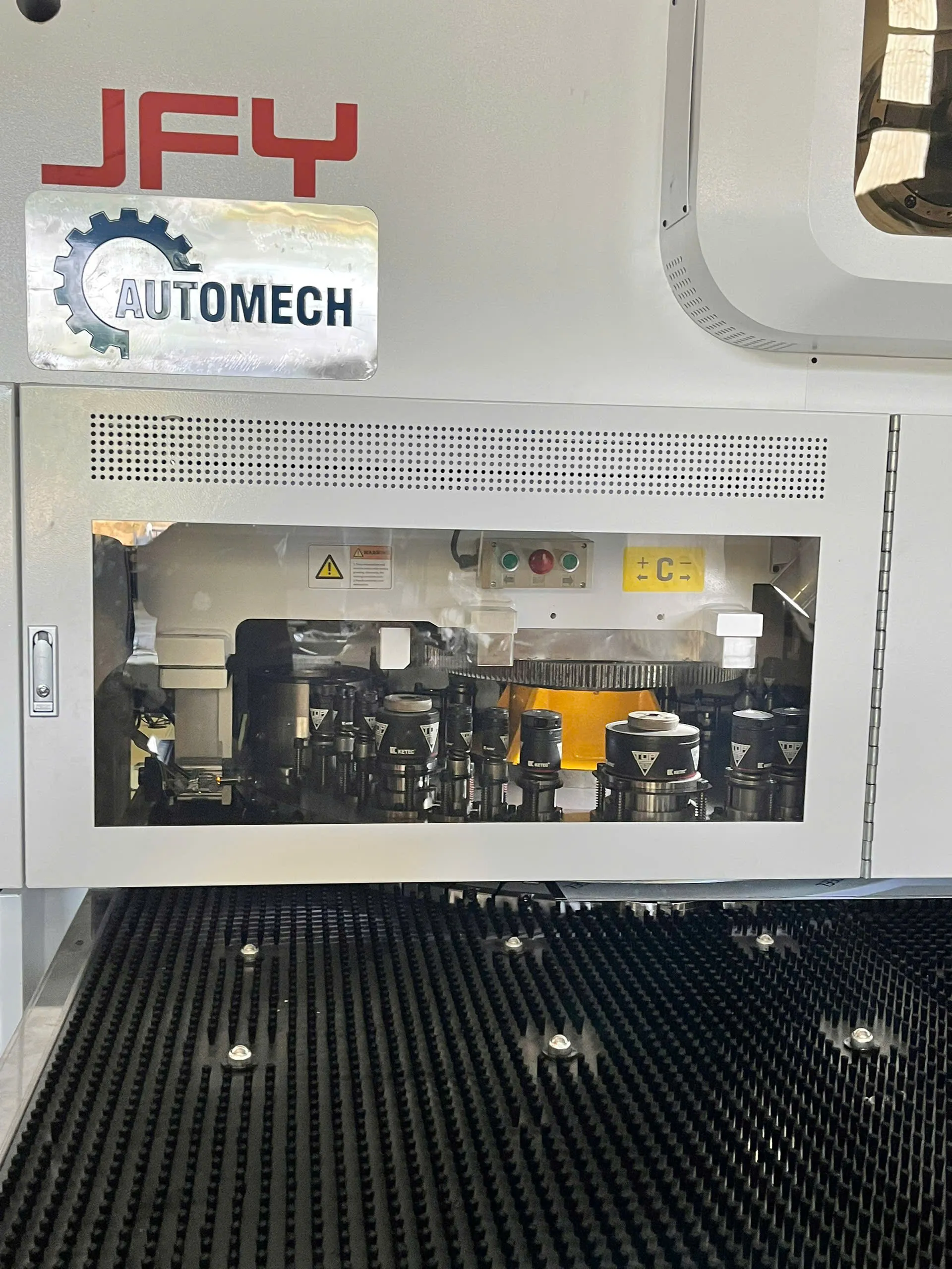 Giải pháp đột dập kim loại cho máy đột dập CNC tôn tấm mỏng 0,2mm