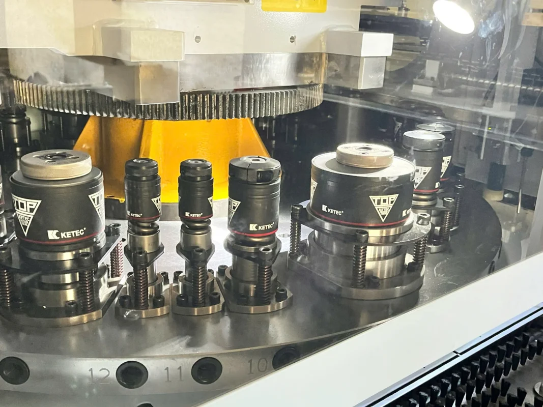 Đài dao đột CNC tôn tấm đột tốc độ nhanh chính xác