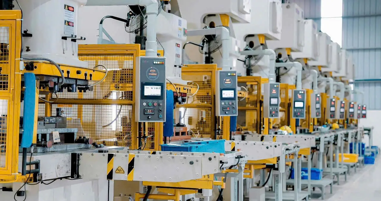 Line dập 110T gồm 7 máy hoạt động liên tục 24/24 cho khách hàng làm đồ gia dụng Line dập 110T gồm 7 máy hoạt động liên tục 24/24 cho khách hàng làm đồ gia dụng