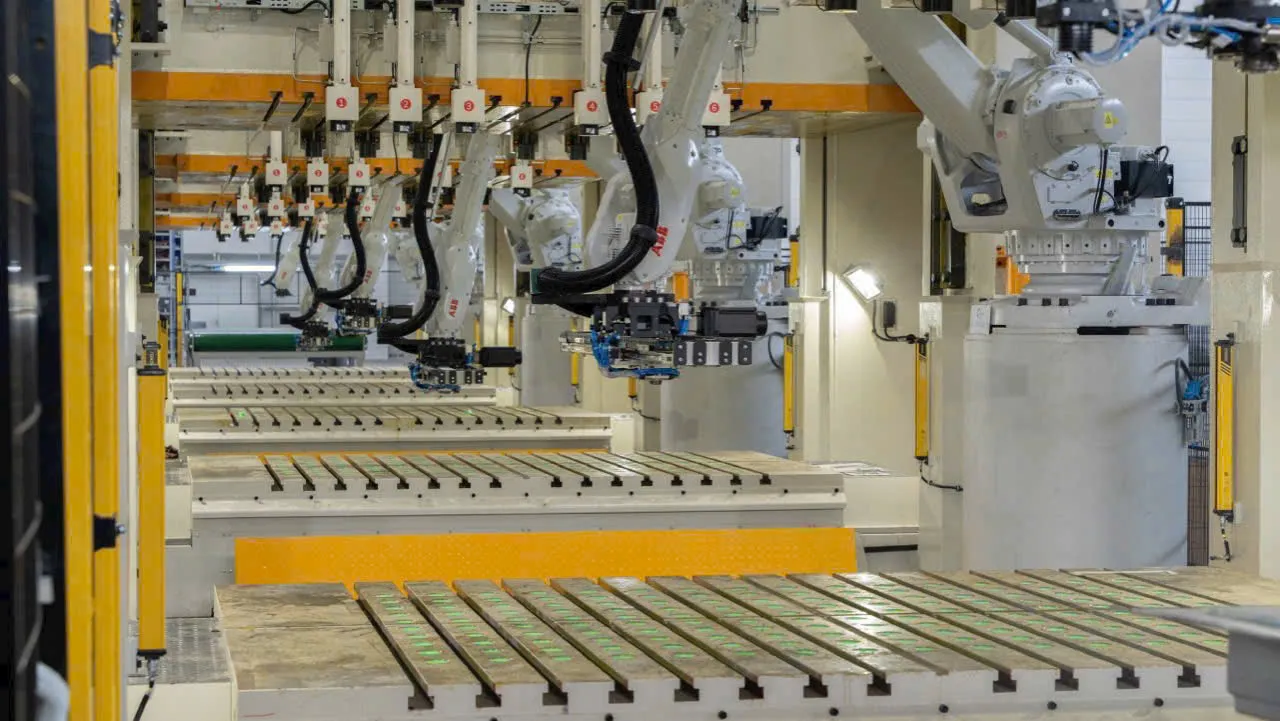 Line dập thân vỏ ô tô cho nhà máy sản xuất ô tô lớn nhất VIệt Nam 1200T Line dập thân vỏ ô tô cho nhà máy sản xuất ô tô lớn nhất VIệt Nam 1200T