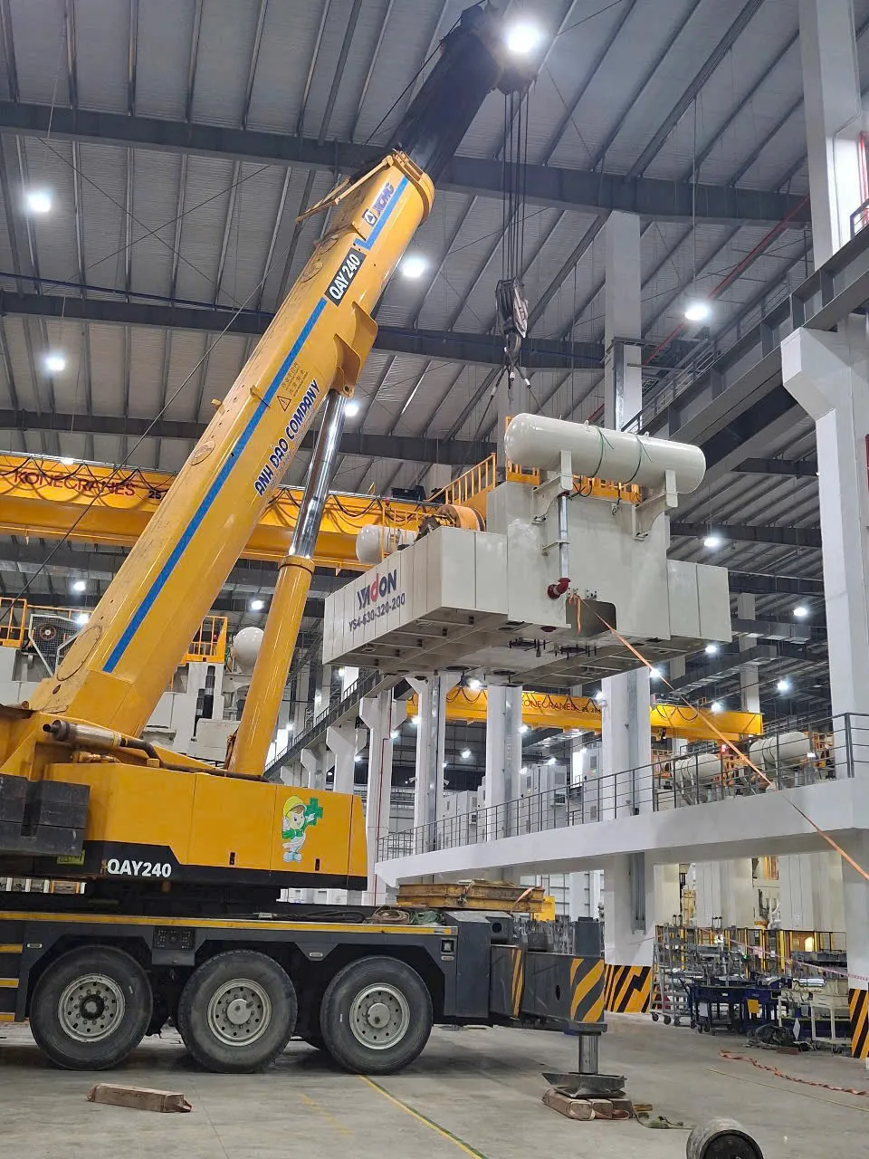 Cất nóc cho line dập 800-1200T cho khách hàng sản xuất hàng xuất khẩu Cất nóc cho line dập 800-1200T cho khách hàng sản xuất hàng xuất khẩu