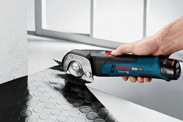 Máy cắt sắt thủy lực dùng pin là lựa chọn phù hợp cho các công việc thi công ngoài công trường, lắp đặt nhanh và sửa chữa linh hoạt Máy cắt sắt thủy lực dùng pin là lựa chọn phù hợp cho các công việc thi công ngoài công trường, lắp đặt nhanh và sửa chữa linh hoạt
