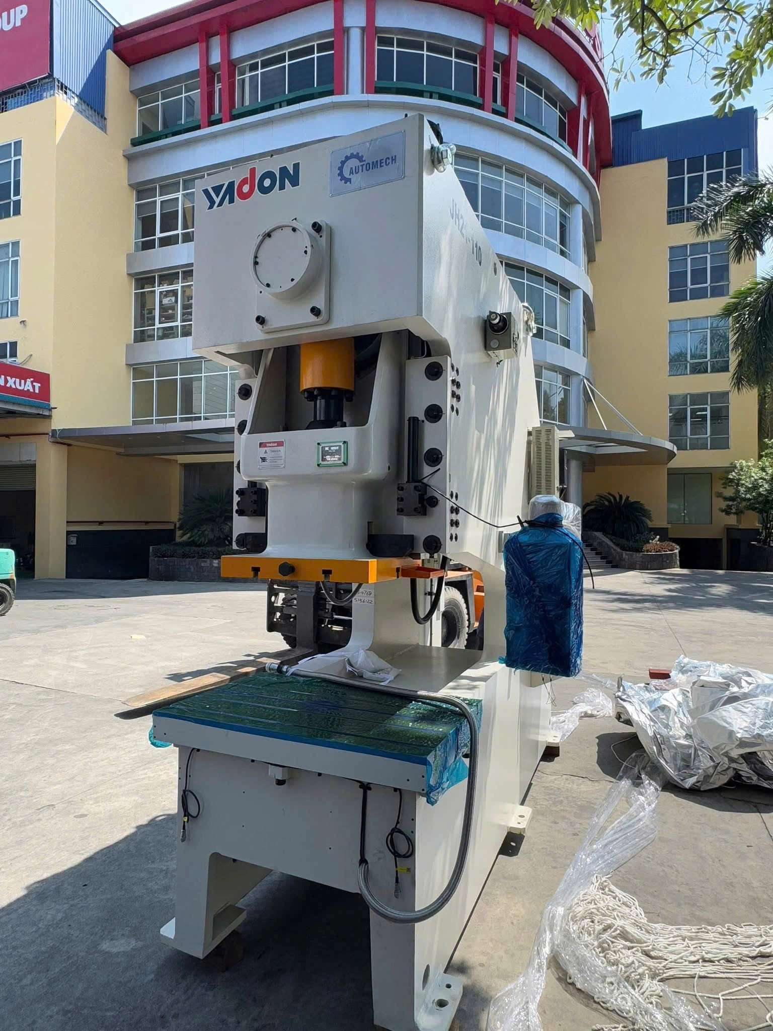 Máy Yadon về với doanh nghiệp của khách hàng Máy Yadon về với doanh nghiệp của khách hàng