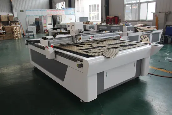 Máy CNC cắt vải cắt vật liệu mềm như vải, da, simili, nỉ hoặc vải kỹ thuật một cách tự động và chính xác Máy CNC cắt vải cắt vật liệu mềm như vải, da, simili, nỉ hoặc vải kỹ thuật một cách tự động và chính xác