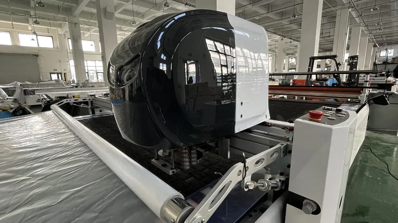 Việc lựa chọn máy CNC cắt vải cần dựa trên sự cân bằng giữa nguồn vốn đầu tư và yêu cầu về độ bền Việc lựa chọn máy CNC cắt vải cần dựa trên sự cân bằng giữa nguồn vốn đầu tư và yêu cầu về độ bền