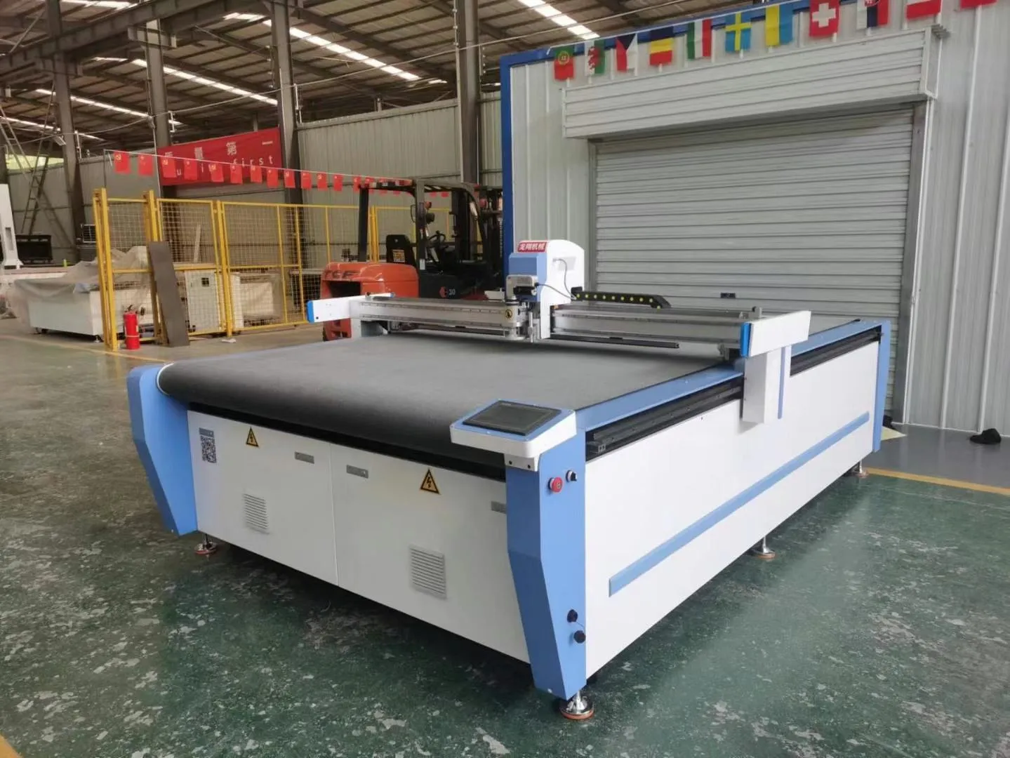 Các loại máy CNC cắt vải phổ biến nhất hiện nay đều mang lại độ chính xác cao và tự động hóa cho ngành may mặc Các loại máy CNC cắt vải phổ biến nhất hiện nay đều mang lại độ chính xác cao và tự động hóa cho ngành may mặc