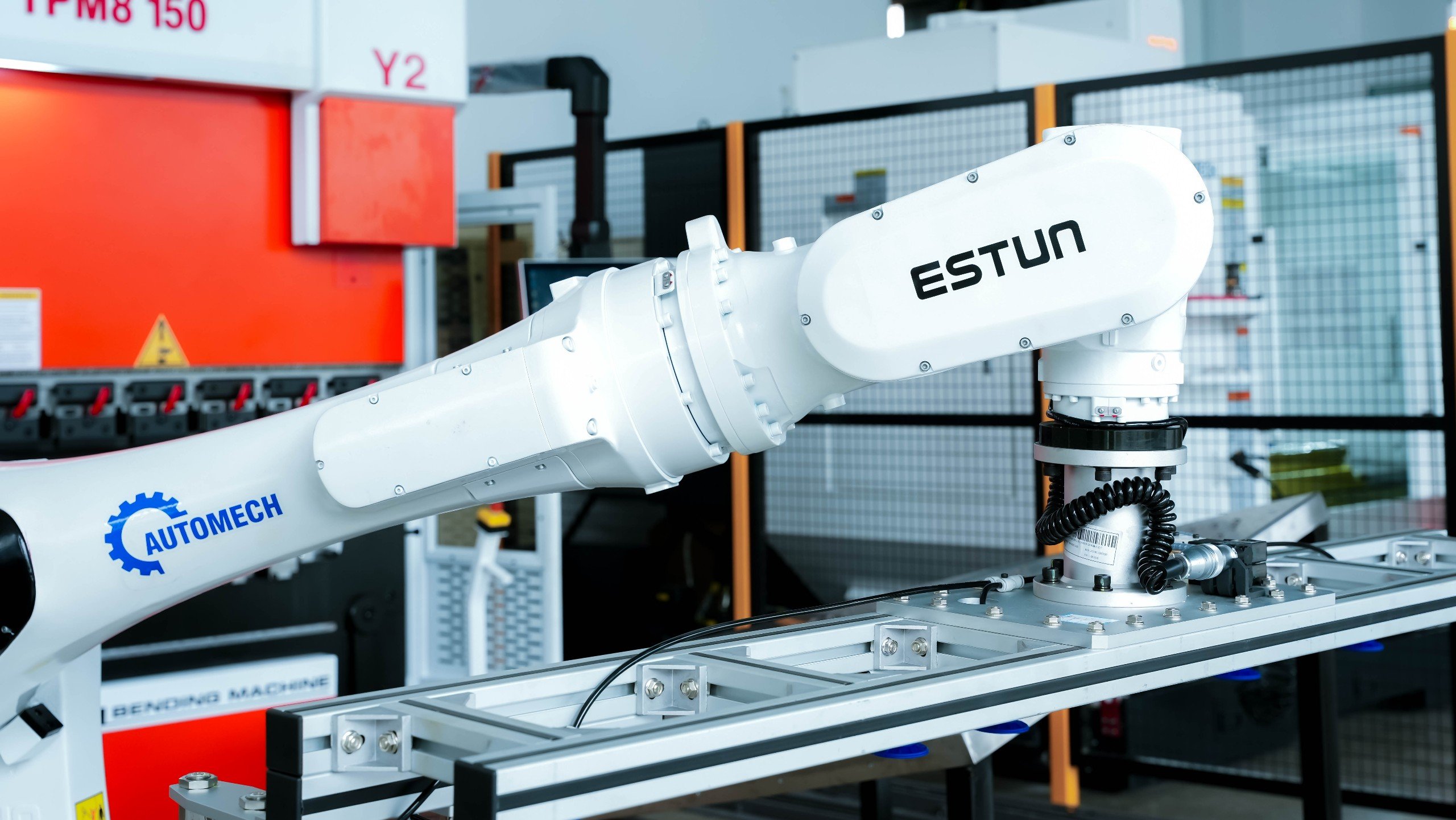 Robot chấn Estun ER80B-2565-BD tích hợp công nghệ tự động hóa nâng cao năng suất Robot chấn Estun ER80B-2565-BD tích hợp công nghệ tự động hóa nâng cao năng suất
