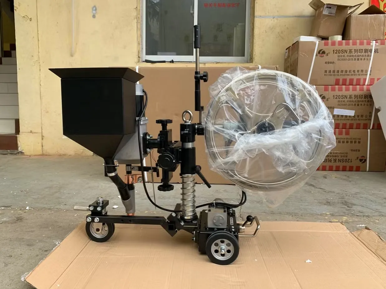 Rùa hàn tự động hồ quang chìm được trang bị mỏ hàn, phểu chứa thuốc và cuộn dây hàn