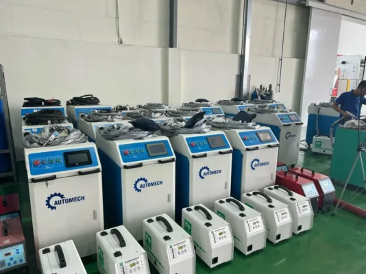 Máy hàn laser mini giá rẻ tích hợp hệ thống làm mát hiện đại giúp máy hoạt động bền bỉ liên tục.