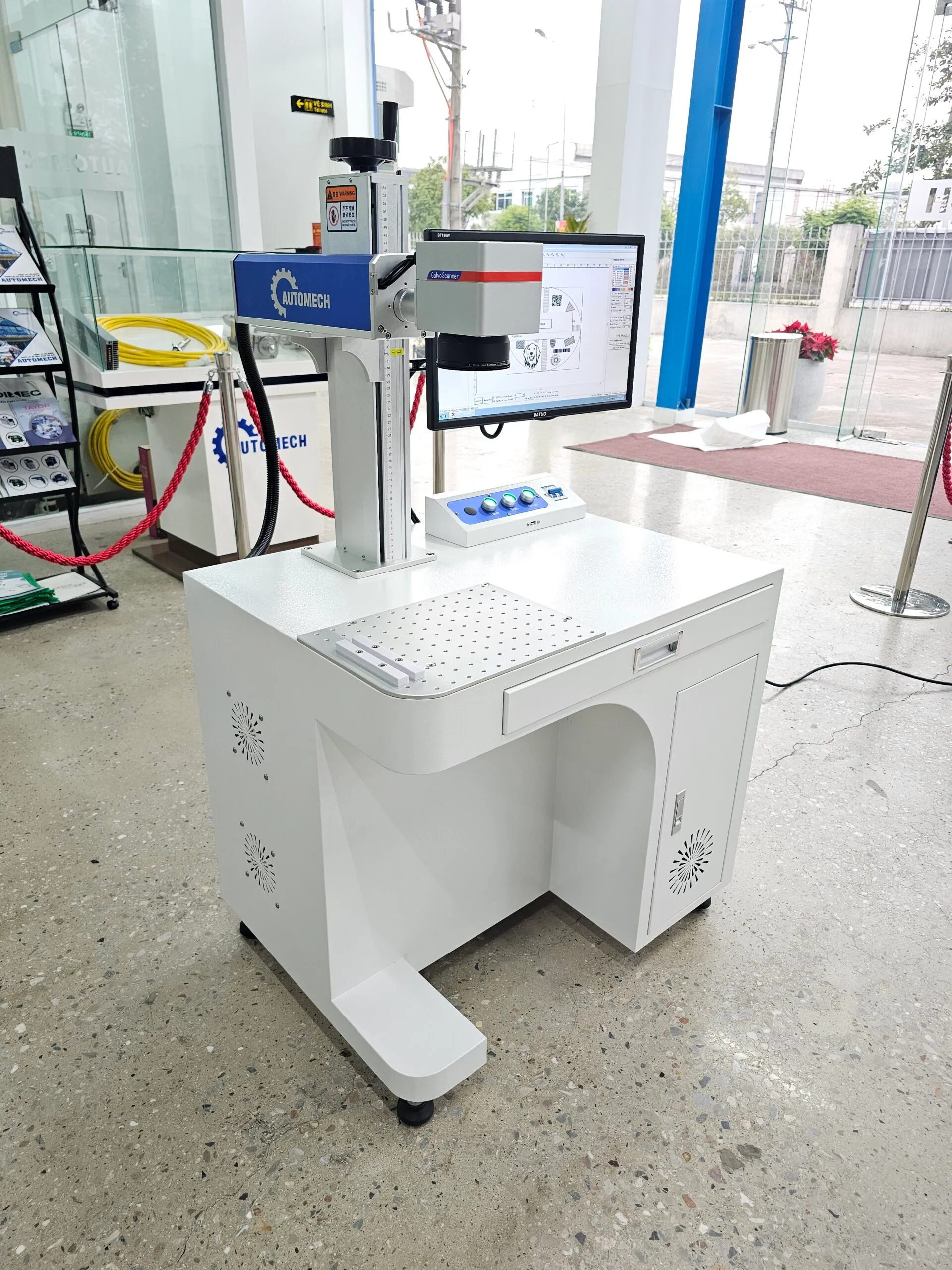 Máy khắc laser 20W phục vụ sản xuất hàng loạt