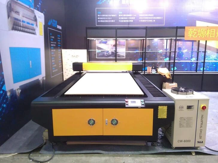 Vệ sinh thường xuyên thấu kính giúp máy cắt laser hoạt động ổn định và hiệu quả