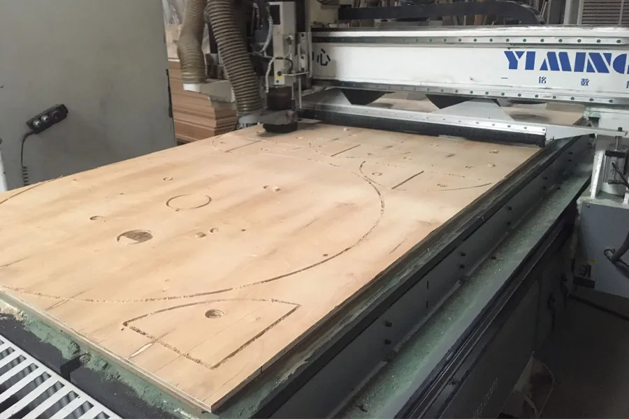 Hình ảnh sơ bộ cấu tạo bên ngoài của máy cnc cắt ván công nghiệp Hình ảnh sơ bộ cấu tạo bên ngoài của máy cnc cắt ván công nghiệp