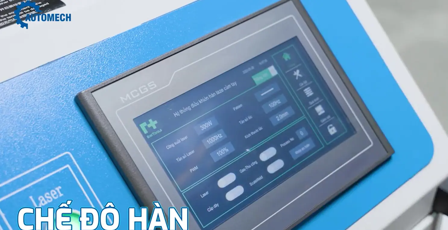 Máy hàn laser 1000w thế hệ mới tích hợp màn hình cảm ứng giúp người mới dễ dàng vận hành.