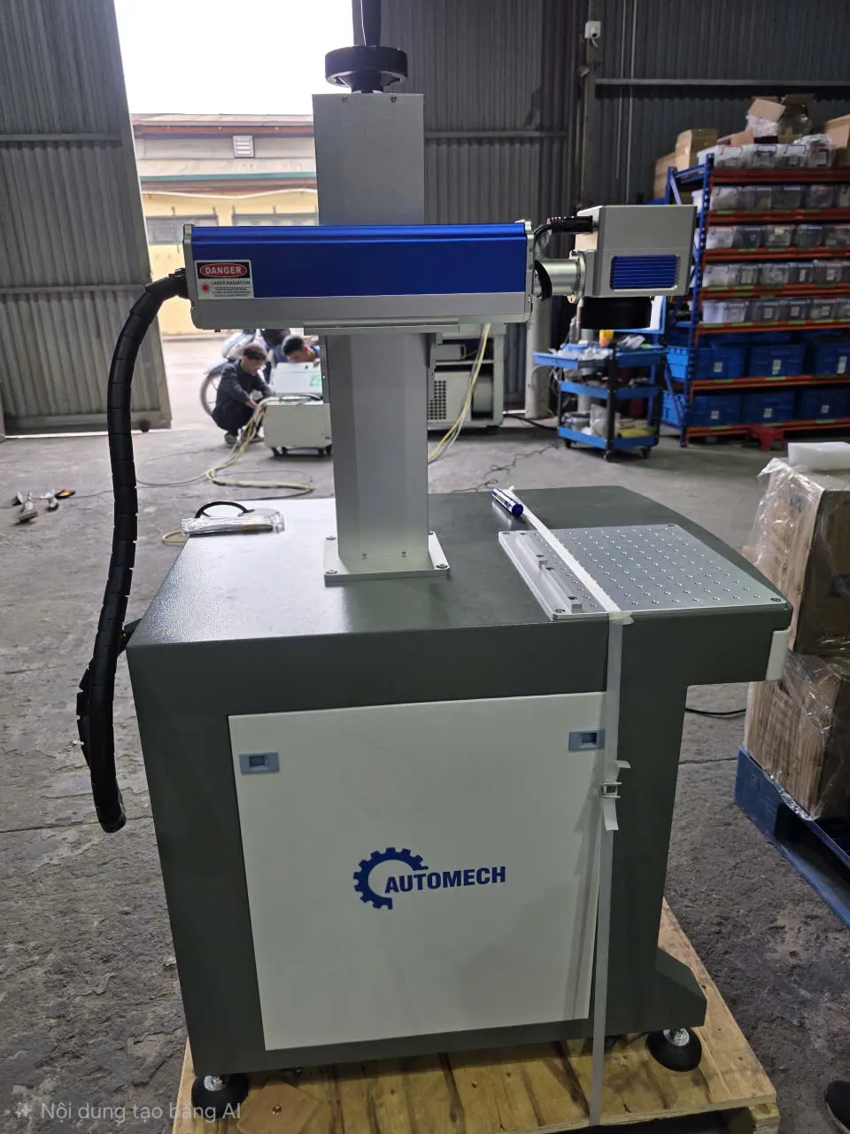 Tổng thể máy khắc laser nhựa dùng trong sản xuất và gia công